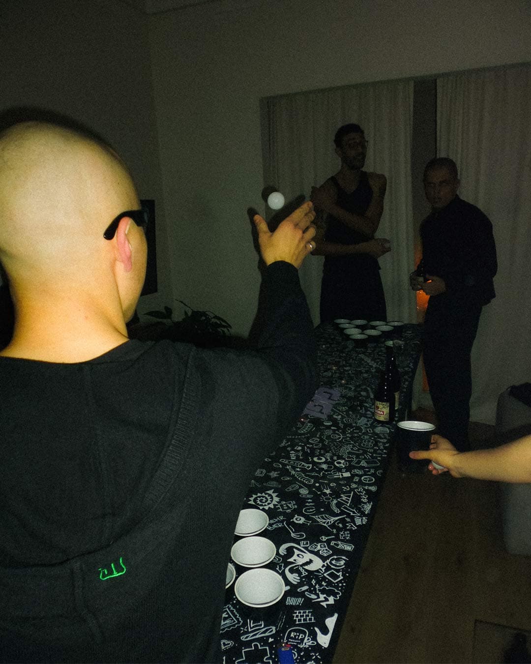 Gäste und Partyatmosphäre bei der Astra Hausparty