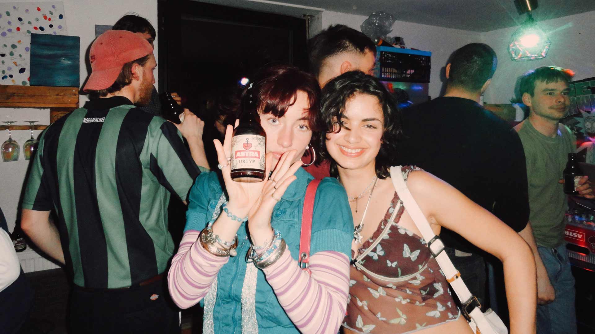 Bierkästen und Ausstattung der Astra Hausparty