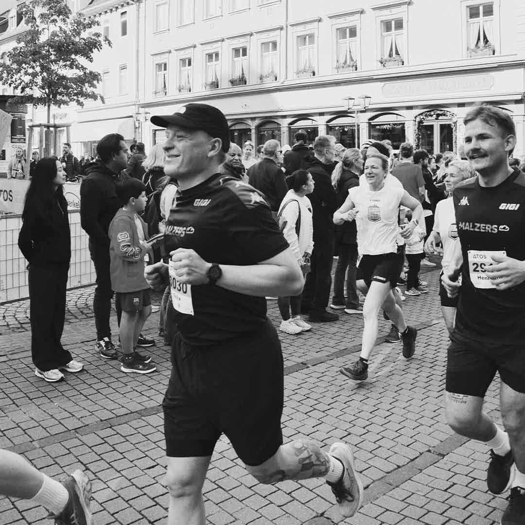 Läufer im Malzers Running Shirt beim Lauf durch Heidelberg