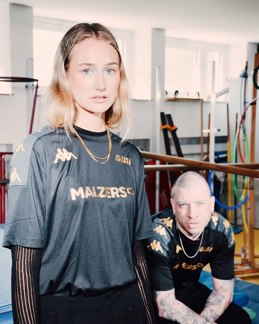 Zwei Personen im Malzers Running Shirt bei einem Editorial-Shooting