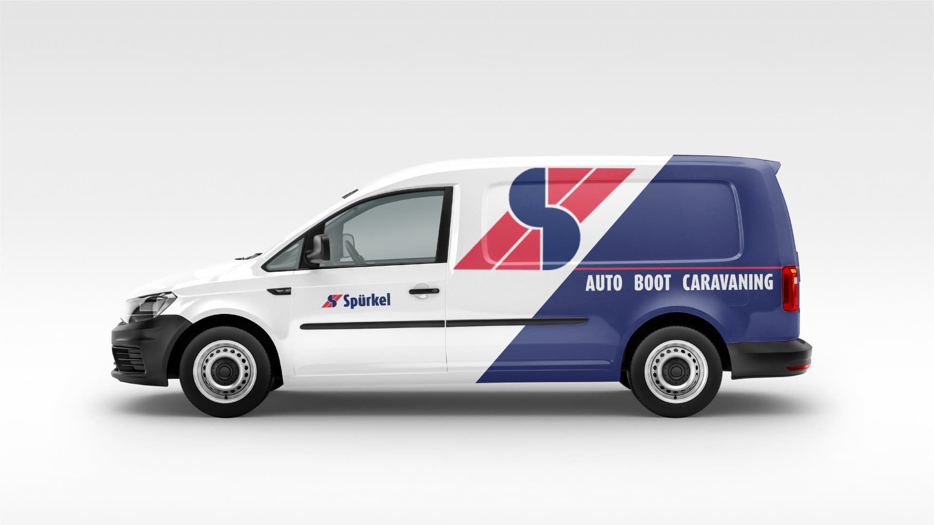 Gestalteter Spürkel Transporter mit blau-rotem Corporate Design und Logo